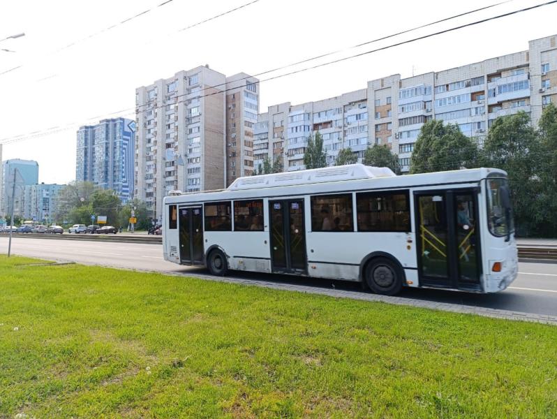 Самарцы пожаловались на 36-градусную жару в автобусе