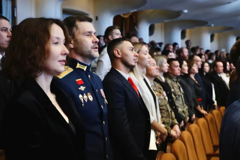 В День народного единства Вячеслав Федорищев вручил награды за вклад в развитие региона