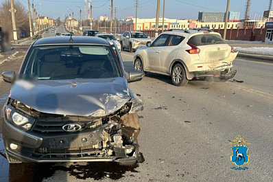 В Сызрани в ДТП c LADA Granta и Nissan пострадали два человека