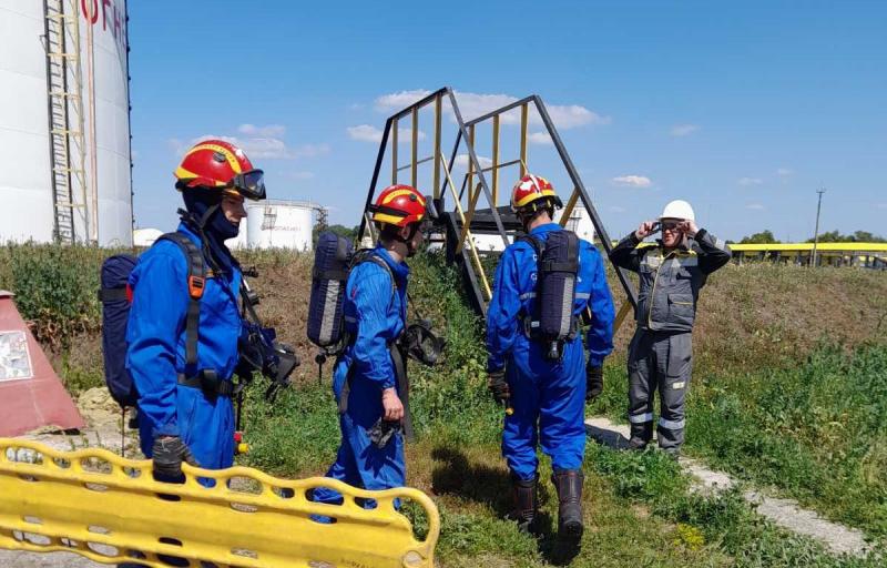 В Самаре рабочий скончался из-за падения в нефтяной резервуар