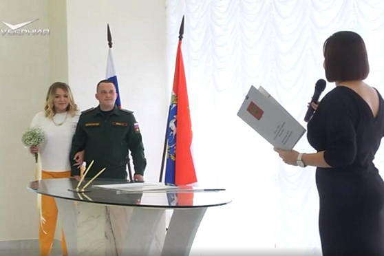 День пожилых и свадьба в военной форме. Хорошие новости Волжского района