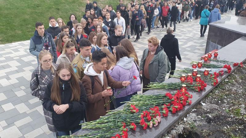 Самарские студенты создали стихийный мемориал в память о погибших при стрельбе в Перми