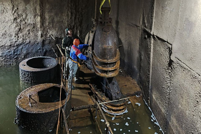 На 20-метровой глубине: в Самаре ремонтируют волжскую задвижку для забора воды