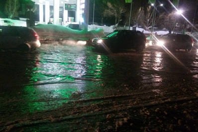 Три человека попали в больницу с ожогами из-за прорыва теплотрассы в Самаре