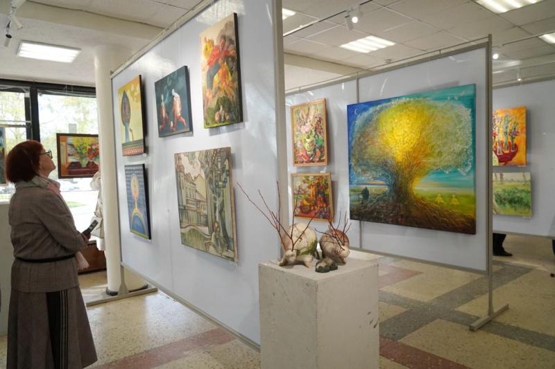 В Самаре открылась выставка "Цветущая земля"