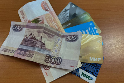 Житель Самарской области оставил в чужой машине карту и потерял 12 тысяч рублей