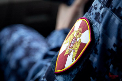 В Самаре мужчина вскрыл чужую машину и украл медицинские маски