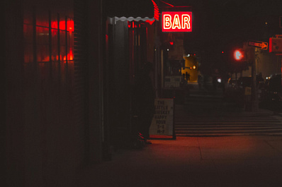 Регионы смогут ограничивать работу "наливаек" в жилых домах