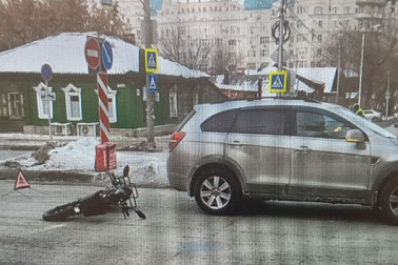 В Самаре на Чкалова столкнулись Chevrolet и электровелосипед