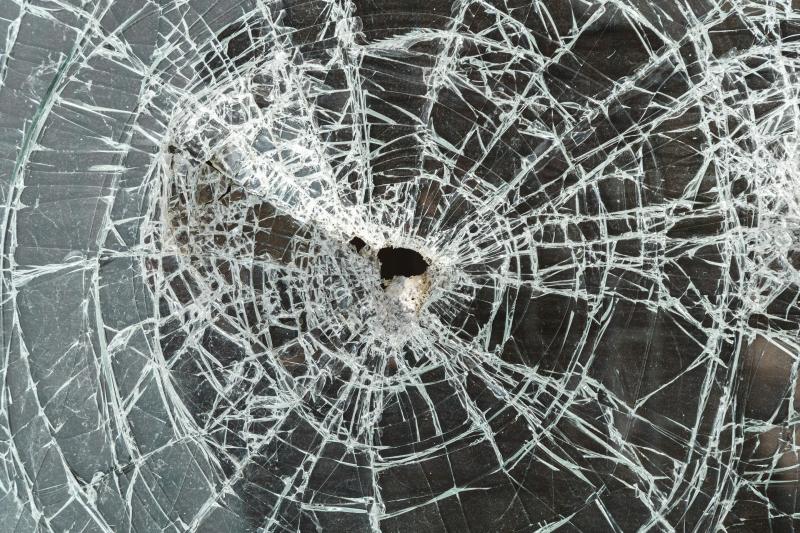 Самарец обнаружил на своем автомобиле следы от выстрелов