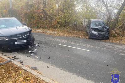 В Самаре на 5-й Просеке столкнулись Geely и LADA Granta