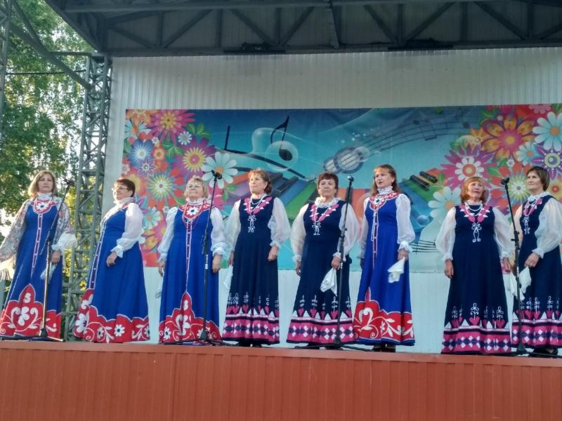 В Шенталинском районе проходит фестиваль народной культуры и творчества "Мелодии лета" 