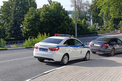 В Самаре инспектор ДПС помог беременной женщине добраться до роддома