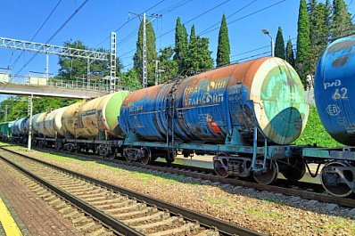 В Самарской области на переезде поезд врезался в грузовик