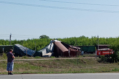 Ночью 16 мая частично восстановили движение поездов после схода 15 вагонов в Самарской области