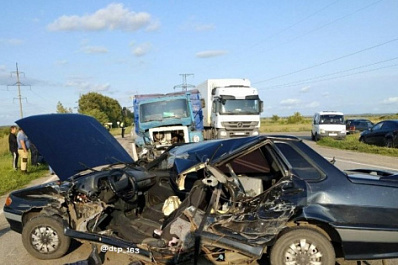 В Самарской области в ДТП с грузовиком погиб мужчина