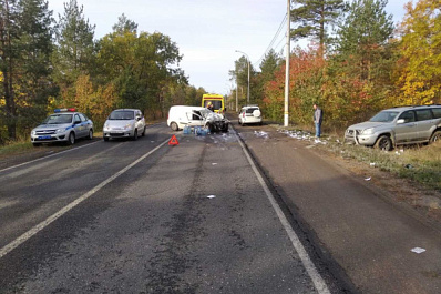 Водитель в тяжелом состоянии: в Тольятти иномарка врезалась в "Ларгус"