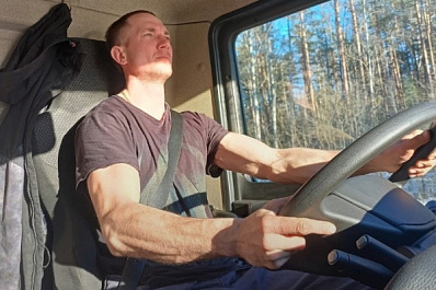 Тольяттинцы помогли иногороднему дальнобойщику в беде