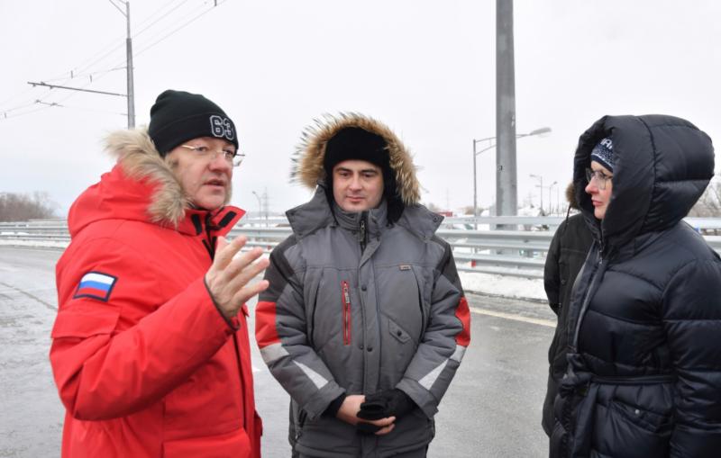 Дмитрий Азаров дал старт рабочему движению по новому участку моста через реку Самару