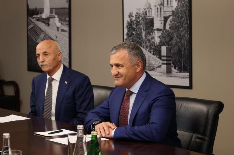"Мы видим потенциал для расширения сотрудничества": Дмитрий Азаров встретился с президентом Южной Осетии