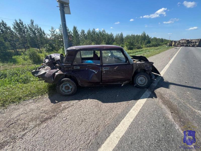 В Самарской области 18 июля на трассе столкнулись "пятерка" и "Газель" со стройматериалами