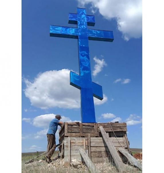 Знаменитый Ермаковский крест в Ставропольском районе вернули на место после реставрации 