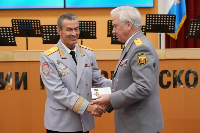 По всей форме: в России отмечают День полиции