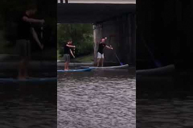 Жители Тольятти штурмуют лужи на сёрфах