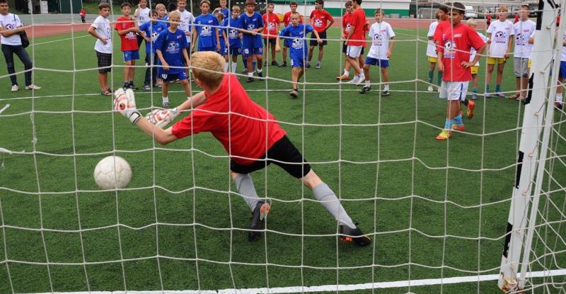 Юные спортсмены Самарской области проведут лето с футбольным мячом
