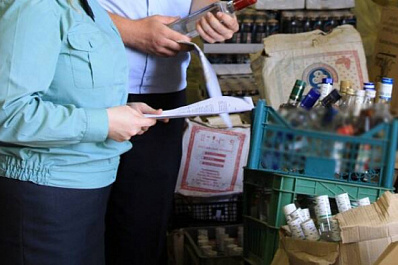 В Самаре уничтожат 94 литра конфискованного у предпринимателей алкоголя