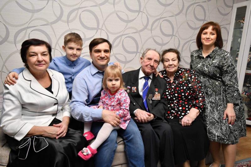 Дмитрий Азаров поздравил Героя Советского Союза Владимира Чудайкина с 95-летием