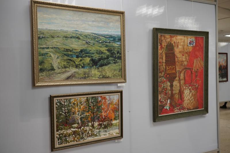 Самарские художники представили осенние пейзажи и натюрморты на выставке "Золотой сон"