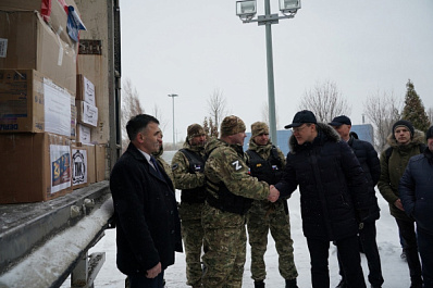 Дмитрий Азаров вместе с жителями Тольятти отправил гуманитарный груз в зону СВО