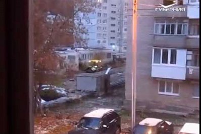 Мороза и огласки не боятся: в Жигулевске продолжают укладывать асфальт в снег