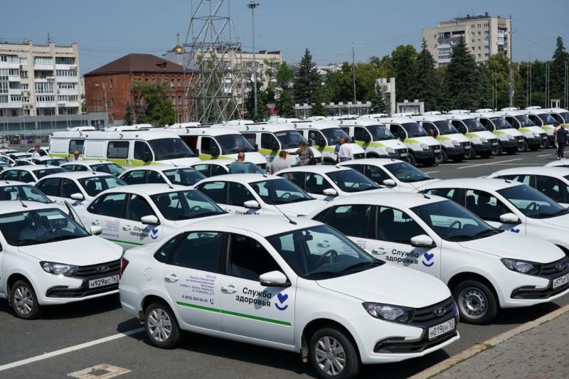 Вячеслав Федорищев передал главврачам больниц региона 106 автомобилей неотложной медпомощи