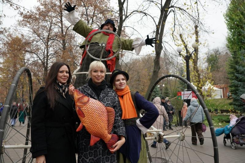 Видео: в Самаре прошел народный фестиваль традиций "Русский характер"