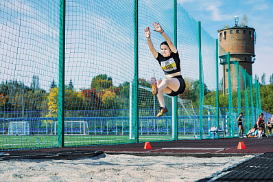 Прыжок в финал: самарские легкоатлеты соревнуются в четырехборье