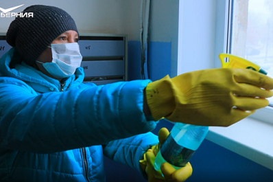 Специалисты ГЖИ проверили качество ремонта балкона и санобработки подъездов в одном из домов Новокуйбышевска