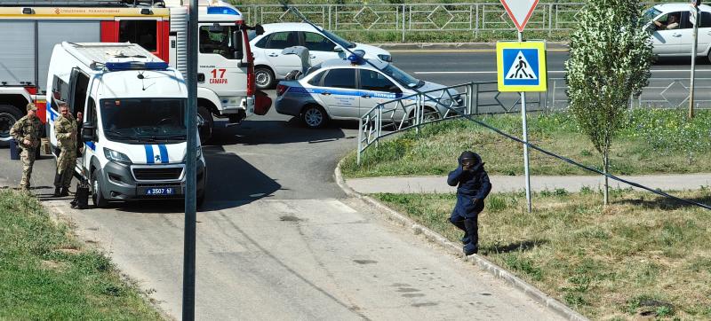 Фото очевидцев: в Крутых Ключах экстренные службы оцепили территорию у нескольких домов