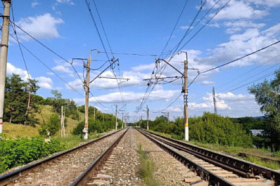 Поезд Самара - Санкт-Петербург врезался в легковушку