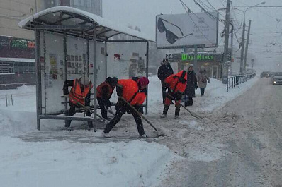 Расчистка улиц в Самаре проходит в условиях обильного снегопада