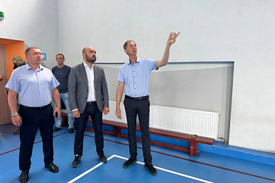 Кооперация предприятий, ремонт соцобъектов и создание молодежного центра: Вячеслав Федорищев посетил Снежное ДНР