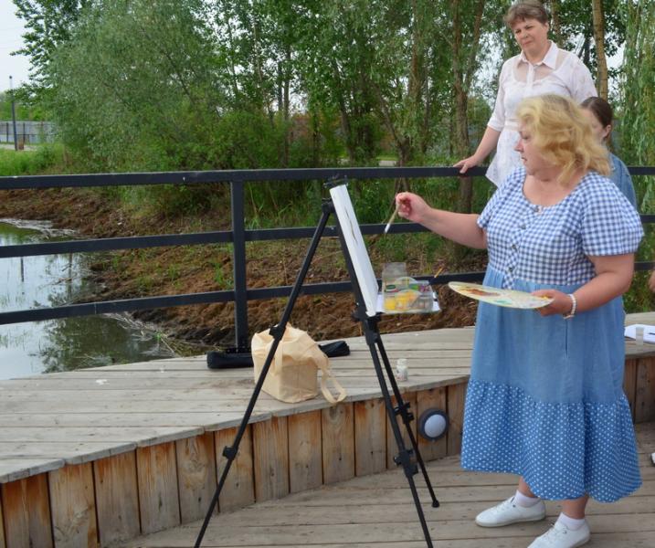 "Город художников": в Кинеле прошел пленэр в сквере на озере 