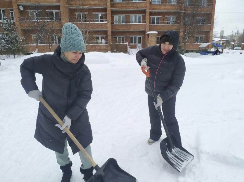 В Тольятти на воскресник вышли работники спортивных школ и учреждений культуры