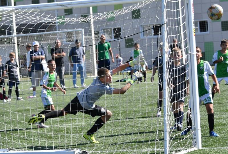 Завершились соревнования дворовых команд "Лето с футбольным мячом"