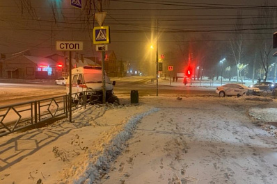 В Самаре девушка "отметила" получение прав ДТП со скорой помощью