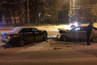 4 человека пострадали в лобовом столкновении в Советском районе Самары