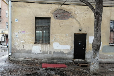 СК возбудил уголовное дело после падения куска кровли на самарца