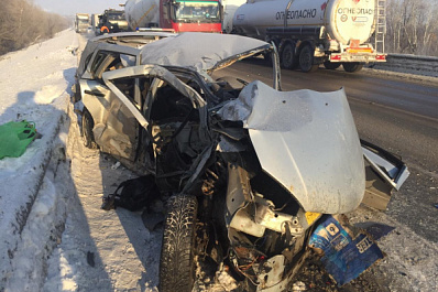 Вылетел на встречку: на трассе в Самарской области "Калина" столкнулась с грузовиком