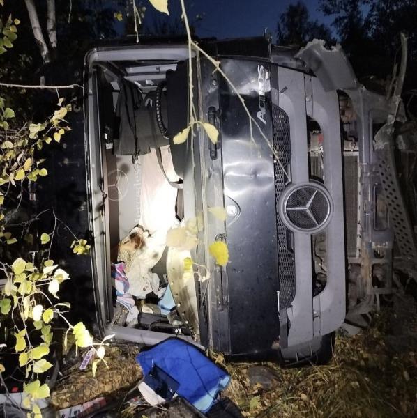 Пострадал человек: в Самарской области 1 октября на трассе столкнулись две фуры